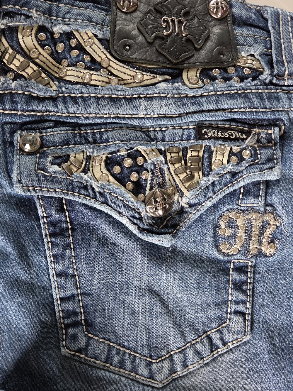 Miss Me 31 Paisley Embellished Bling Flap Pocket Capri Jeans Low Rise JE6063P6